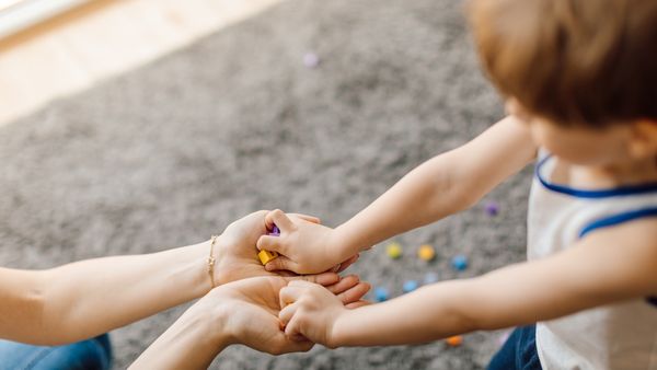 ஆட்டிசம் பாதித்த குழந்தைகளை கண்டறிவது எப்படி? 33 பாயிண்டில் ஒன்று இருந்தாலும் பாதிப்புதான்!