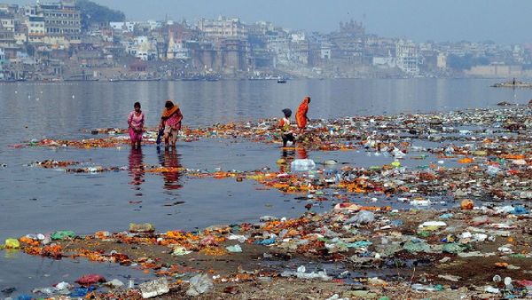 கங்கையை சுத்தம் செய்ய ரூ.33000 கோடி செலவு! என்ன பயன்? குளிக்க தகுதியில்லை என பசுமை தீர்ப்பாயம் பளிச்