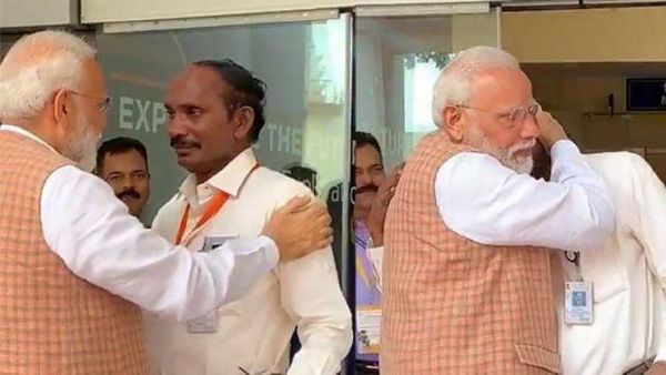 கலங்கி நின்ற இஸ்ரோ சிவன்.. தோளை தட்டி ஆறுதல் சொன்ன மோடி! பாஜக பிரசார வீடியோவில் இதை கவனிச்சீங்களா