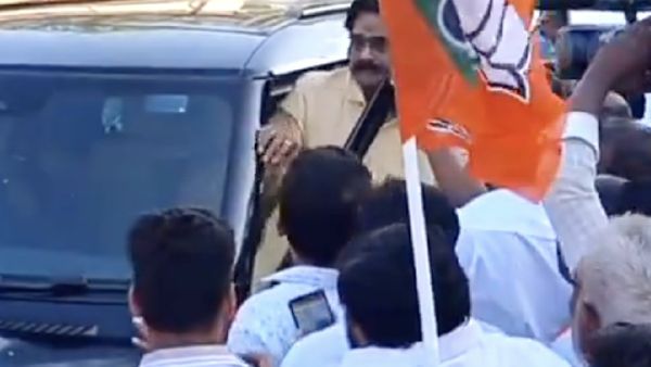 அய்யோ போச்சே.. வைரம் பதித்த பேனாவை தொலைத்த சிவகங்கை வேட்பாளர் தேவநாதன் யாதவ்! என்ன நடந்தது?