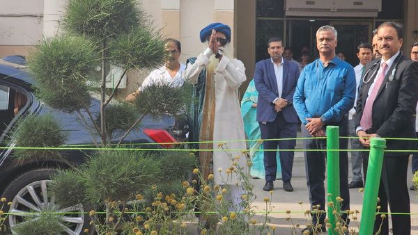 டிஸ்சார்ஜ் செய்யப்பட்டார் ஜக்கி வாசுதேவ்.. டெல்லி அப்பல்லோ மருத்துவமனை மருத்துவர்களுக்கு நன்றி!