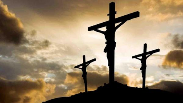 புனித வெள்ளி: இயேசு கிறிஸ்து சிலுவையில் அறையப்பட்ட துக்க தினம்.. தேவாலயங்களில் சிறப்பு வழிபாடு