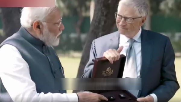 பில் கேட்ஸுக்கு தூத்துக்குடி முத்துகளை பரிசளித்த மோடி.. கையில் உள்ள மற்றொரு கிப்ட் என்ன பாருங்க