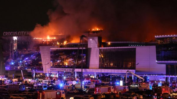 ரஷ்ய தலைநகர் மாஸ்கோவில் பயங்கரம்.. இசை கச்சேரி அரங்கில் மர்ம நபர்கள் துப்பாக்கிச்சூடு! 60 பேர் பலி