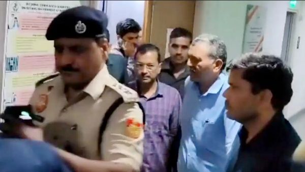 அத்துமீறிய போலீஸ் அதிகாரி.. உடனே மாற்றுங்கள்! நீதிமன்றத்தில் முறையிட்ட அரவிந்த் கெஜ்ரிவால்