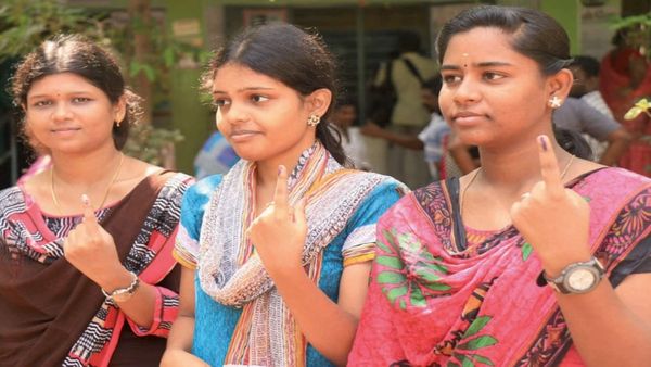 வாக்காளர் அடையாள அட்டை இல்லாமல் வாக்களிப்பது எப்படி? முதல் முறை வாக்காளர்கள் அறிய வேண்டியவை