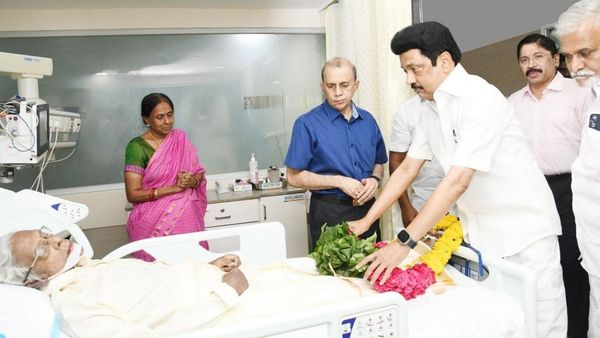 இதுதான் ஸ்டாலின்! RM வீரப்பன் உடல் 78 குண்டுகள் முழங்க தகனம்! தேர்தல் ஆணைய ஒப்புதலுடன் அரசு மரியாதை!