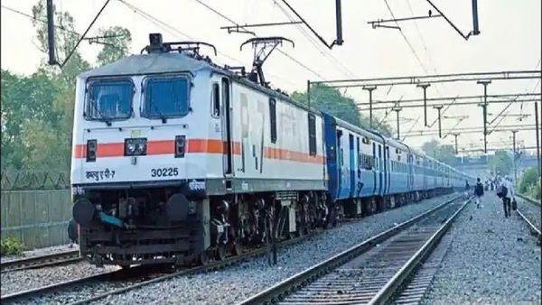 கிளாம்பாக்கம் வரும் பயணிகளுக்கு குட் நியூஸ்.. தாம்பரம் வரை நாளை சிறப்பு மின்சார ரயில்