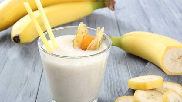 பாலும் + பழமும்.. வியப்பூட்டும் நன்மை.. இரவில் வாழைப்பழத்தை சாப்பிட்டால் என்னாகும் தெரியுமா? அருமை