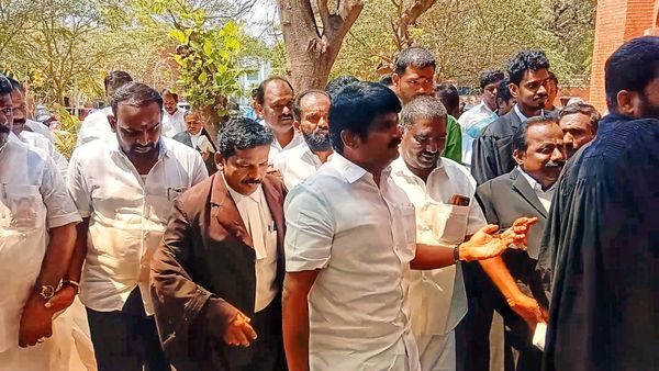 விஜயபாஸ்கர் வழக்கில் EDக்கு ஆவணங்களை தர முடியாது.. நோட்ஸ் எடுத்துக்கங்க.. லஞ்ச ஒழிப்புத்துறை வாதம்!