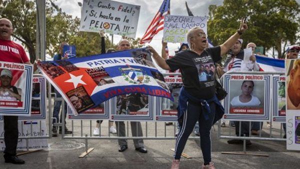 கியூபாவில் கிளர்ச்சி- கம்யூனிஸ்ட் அரசுக்கு எதிராக நாடு முழுவதும் போராட்டம்- அமெரிக்கா சதி என புகார்