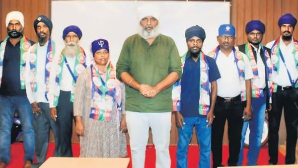 டெல்லி விவசாய போராட்டம் தந்த உத்வேகம்.. சீக்கியராக மாறி 7 பேர் தமிழகத்தில் போட்டி! சுவாரசியம்