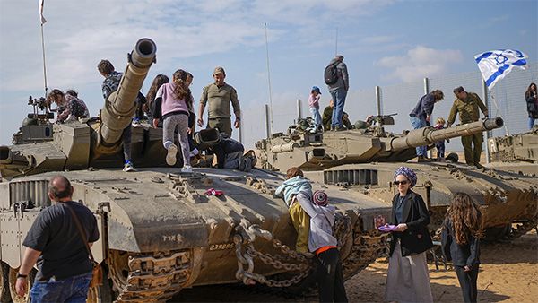 இஸ்ரேலில் பயங்கரம்.. சுதந்திர விழாவில் திடீர்னு புகுந்த 2 பேர்.. சரமாரி கத்திகுத்தில் 3 பேர் பலி