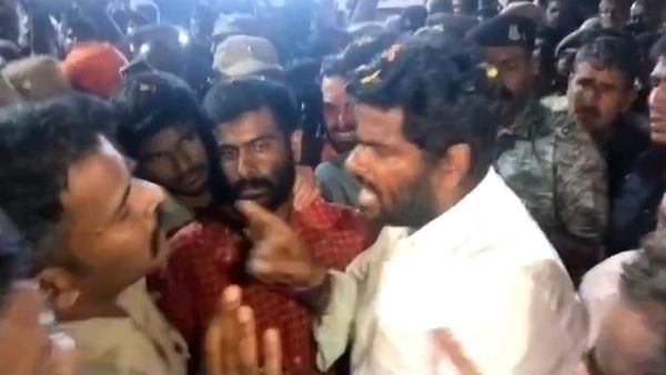 அண்ணாமலை திடீர் சாலைமறியல்.. போலீசாருடன் கடும் வாக்குவாதம்.. கோவையில் பரபரப்பு