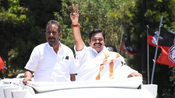 புஸ்ஸாயிடுச்சு.. நீலகிரியில் அதிமுக வேட்பாளர் லோகேஷ் காணோமா? அப்ப எடப்பாடிக்கு பக்கத்துல யாரது? ஆஹா