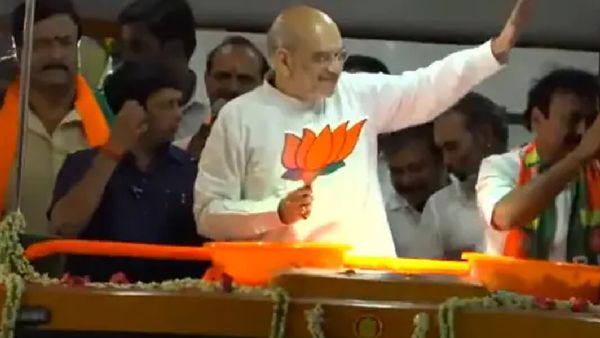 கையில் ‛தாமரை’.. மதுரையில் உற்சாகமான அமித்ஷா.. 2 கிமீ தூரம் ரோடு ஷோ.. மலர்தூவிய பாஜகவினர்