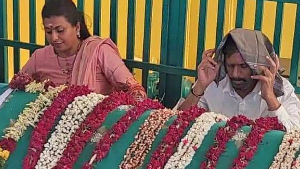 தேனி தர்காவில்.. பிரபலம் யார்னு பாருங்க.. கம்பம் தர்ஹாவுக்குள் டக்குனு 