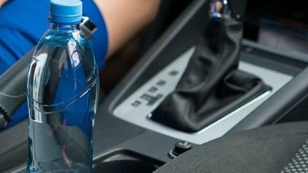 சன் கிளாஸ் டூ கூல் டிரிங்ஸ்! வெயிலின் போது காரில் இந்த பொருட்களை எல்லாம் வைக்காதீங்க.. பெரிய டேஞ்சர்