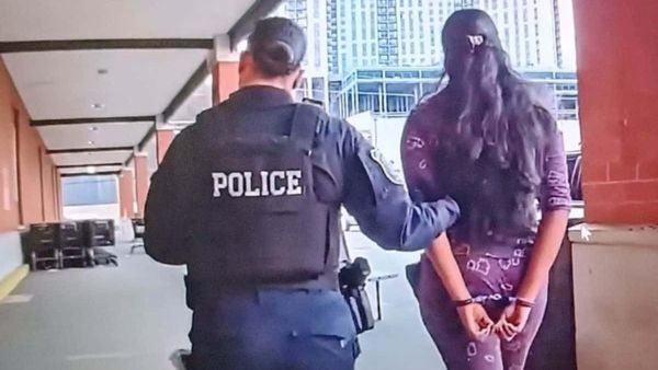 கடையில் கைவரிசை! ரூ.13,000க்காக இந்தியாவின் மானத்தை வாங்கிய மாணவிகள்.. அமெரிக்க போலீஸ் கொடுத்த ஷாக்