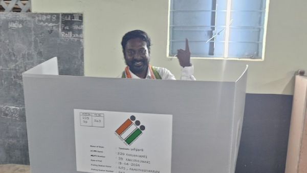 தேசிய அரசியலை பிரதிபலிக்கும் கன்னியாகுமரி! ஜனநாயக கடமையாற்றிய நடிகரும், எம்பியுமான விஜய் வசந்த்!