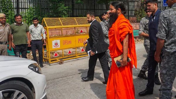 மன்னிப்பு விளம்பரம் பெருசா இருக்கா? இல்லை லென்ஸில் தான் தேடணுமா? பதஞ்சலிக்கு உச்சநீதிமன்றம் உத்தரவு