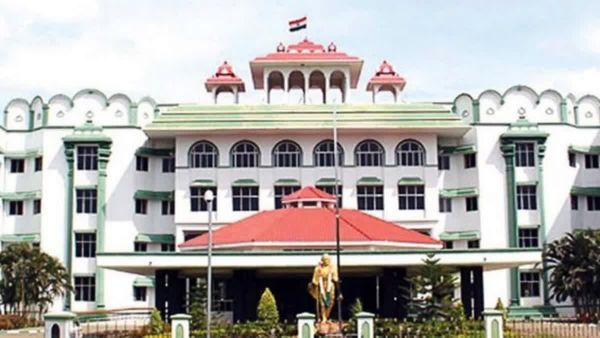 அரசு புறம்போக்கு நிலம் என கைவிரித்த அதிகாரிகள்.. பட்டா வழங்க மறுப்பு.. ஹைகோர்ட் அதிரடி உத்தரவு