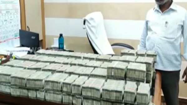 ரயிலில் ரெய்டு! சென்னை - நெல்லைக்கு ரூ. 4 கோடி கொண்டு சென்ற 3 பேர்.. தேர்தல் பணம்? யார் அந்த புள்ளி?