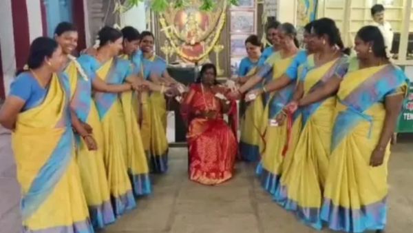 திருவேற்காடு கருமாரி அம்மன் கோயில் கருவறையில்.. 