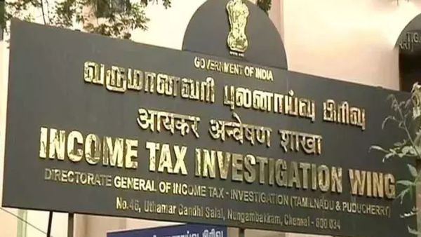 வாக்காளர்களுக்கு கொடுக்க பணம் பதுக்கலா? தமிழகம் முழுவதும் 40 இடங்களில் ஐடி ரெய்டு