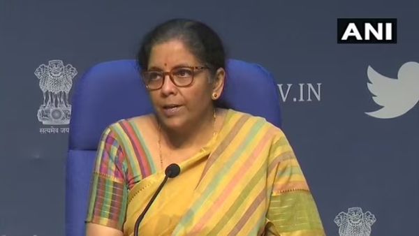 சென்னைக்கு ரூ 5000 கோடி சிறப்பு நிதி கொடுத்தோமே.. என்ன ஆச்சு? கணக்கு கேட்கும் நிர்மலா சீதாராமன்