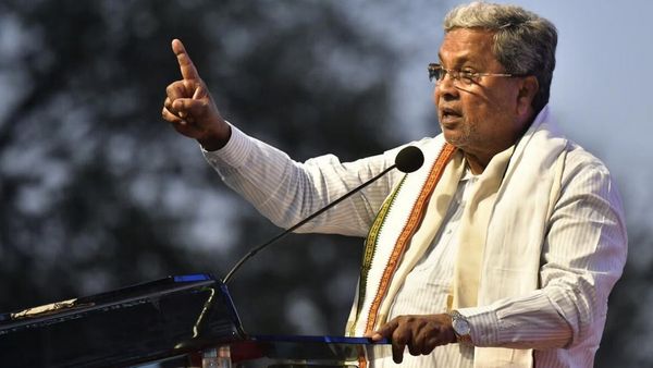 சூத்திரர்கள், தலித்துகள், பெண்களுக்கு எதிரான மனுஸ்மிருதி ஆட்சியை நோக்கி பாஜக..சித்தராமையா எச்சரிக்கை 