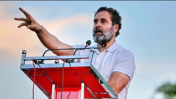 ஃபுட் பாய்ஸன் காரணமாக திடீரென டெல்லி திரும்பிய ராகுல் காந்தி.. இன்று மீண்டும் பிரச்சாரம் தொடக்கம்!