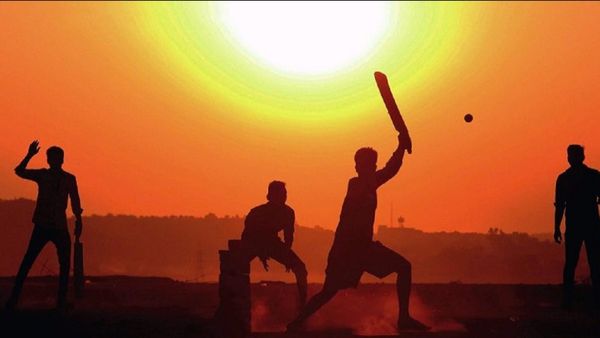 கிருஷ்ணகிரியில் உச்சி வெயிலில் கிரிக்கெட் விளையாடிய இளைஞர் பலியானது எப்படி? உடலில் நடந்த மாற்றம்!