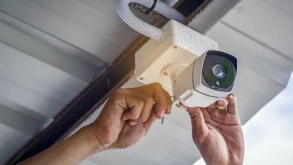 என்னமோ நடக்குது? ஈரோட்டில் இரிட்டேட் ஆன ஏஜெண்ட்ஸ்! அடுத்தடுத்து ஆஃப் ஆன CCTV..ஆட்சியர் தந்த விளக்கம்