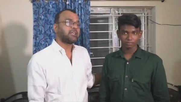 தம்பியின் அந்த ஒரு பதிலுக்காகதான் நான் இங்கு வந்தேன்! நாங்குநேரி சின்னத்துரையை சந்தித்த தாடி பாலாஜி