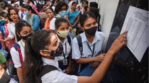 12ம் வகுப்பு CBSE தேர்வு முடிவு: சென்னையை பின்னுக்கு தள்ளிய திருவனந்தபுரம்! கடைசி இடத்தில் உபி