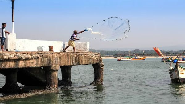 கடல் பக்கம் போகாதீங்க! தென் தமிழ்நாடு, கேரளாவிற்கு திடீரென வந்த 