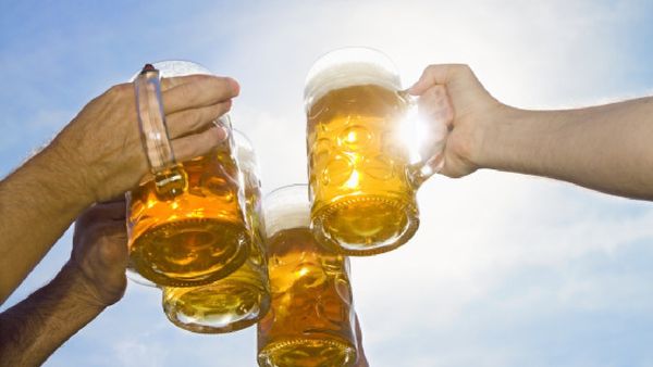 அண்ணே ரெண்டு பீரு கூலிங்கா! கோடை காலத்தில் பீர் குடிக்கலாமா? ’இந்த’ உண்மை தெரிஞ்சா ஷாக் ஆகிடுவீங்க!