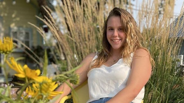 5ம் வகுப்பு மாணவருடன் உடலுறவு! பள்ளியிலேயே மாணவரிடம் அத்துமீறிய ஆசிரியை.. பதற வைக்கும் சம்பவம்