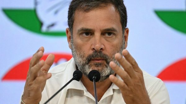 ராகுல் காந்திக்கு சொந்தமா கார், வீடு இல்லை.. கடன் மட்டுமே எவ்வளவு தெரியுமா?