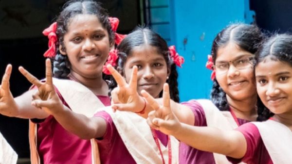 அடடே செம.. மொத்தம் 397 அரசுப் பள்ளிகளில் 100% தேர்ச்சி.. இங்கும் மாணவர்களை விட மாணவிகளே பெஸ்ட்