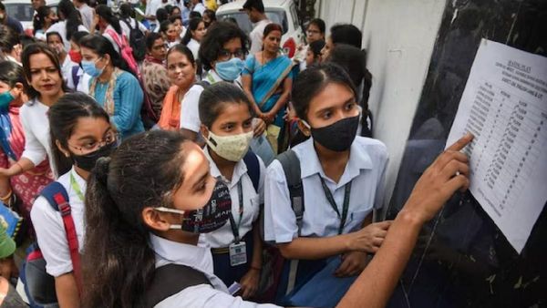 வெளியானது 10ம் வகுப்பு தேர்வு முடிவுகள்! வழக்கம் போல் மாணவிகள்தான் டாப்! ரிசல்ட்டை பார்ப்பது எப்படி?