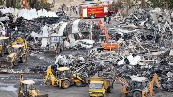 காற்றில் பறக்கவிடப்பட்ட விதிகள்.. 28 பேரை காவு வாங்கிய குஜராத் தீ விபத்து.. திடுக்கிட வைக்கும் தகவல்