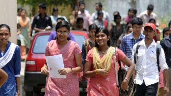 அரசு கல்லூரிகளில் சேர நாளை முதல் விண்ணப்பிக்கலாம்.. ரூ. 50 தான் விண்ணப்ப கட்டணம்! முழு விவரம்!