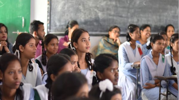 +2 தேர்வு முடிவுகள் தயார்.. யார் வெளியிடுவது? தேர்தல் ஆணையத்திடம் அனுமதி கேட்ட பள்ளிக்கல்வித்துறை!