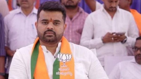 ‛உல்லாச வீடியோ’.. விசா இன்றி பிரஜ்வல் ஜெர்மனி பறந்தது எப்படி? இது டிப்ளமெட்டிக் பாஸ்போர்ட் ரகசியம்