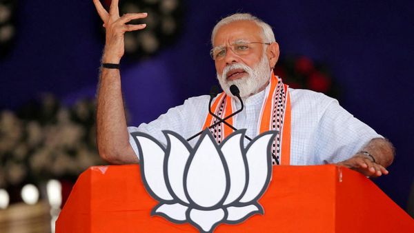 கையில் 52 ஆயிரம்..கார் வீடு இல்லை! மோடியின் சொத்து மதிப்பு இவ்வளவா? என்ன படிச்சிருக்கார் தெரியுமா?