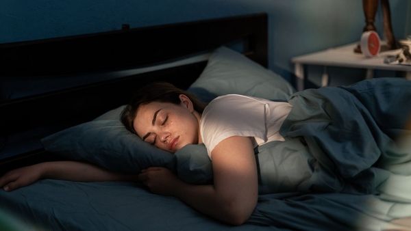 கோடை காலத்தில் தூக்கம் வர மாட்டேங்குதா.. இதை மட்டும் பண்ணுங்க.. குழந்தை மாதிரி தூங்குவீங்க