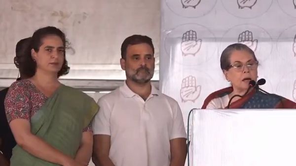 ராகுல் குறித்து பேசும் போது.. சட்டென எமோஷ்னலான சோனியா காந்தி.! ரேபரேலியில் நெகிழ்ச்சி சம்பவம்