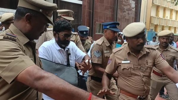 அதிகாரம் மிக்க நபர்கள் பேசினர்.. சவுக்கு சங்கர் வழக்கை அவசரமாக விசாரித்தது ஏன்? நீதிபதி விளக்கம்!